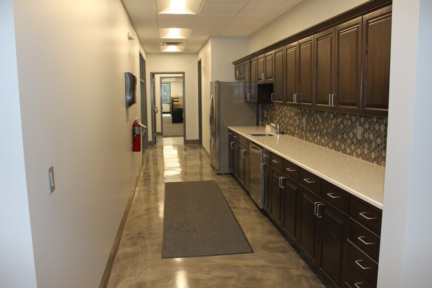 More Photos Of 1300 NW Jefferson Ct, Blue Springs Office For Sale