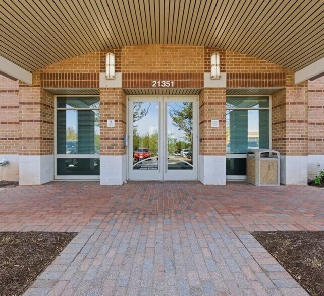More Photos Of 21351 Gentry Dr, Sterling Office For Sale