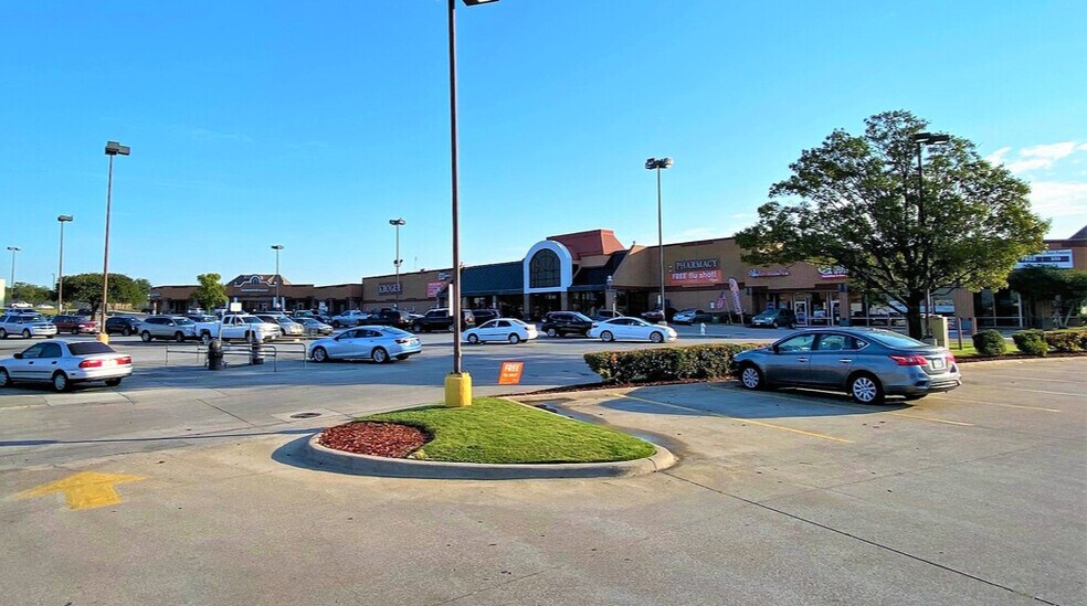 Primary Photo Of 9108-9124 Camp Bowie Blvd W, Fort Worth Unknown For Lease