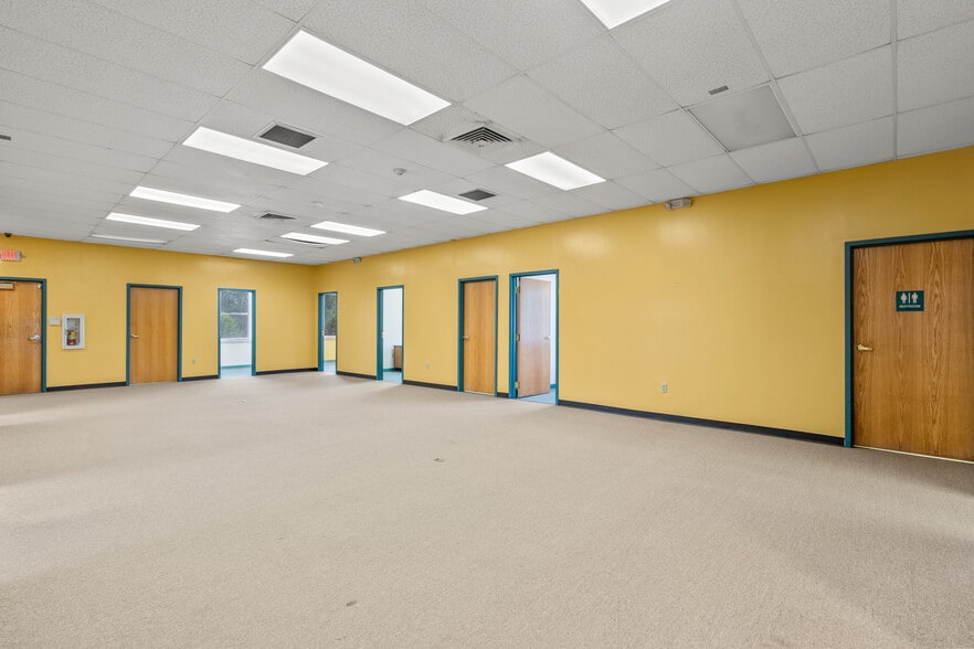 More Photos Of 512 Professional Park Rd, Clinton Medical For Sale