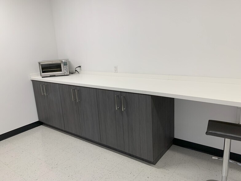 More Photos Of 255 Alhambra Cir, Coral Gables Office For Lease