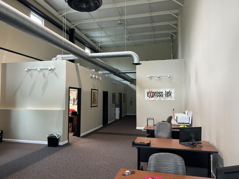 More Photos Of 441 Network Station, Chesapeake Flex For Lease