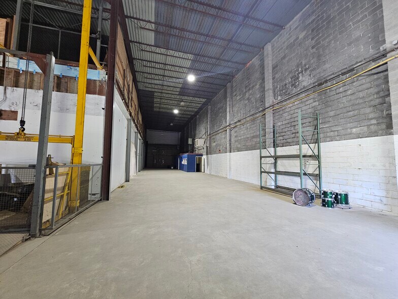More Photos Of 43 Transport Ln, Pine Island Warehouse For Lease