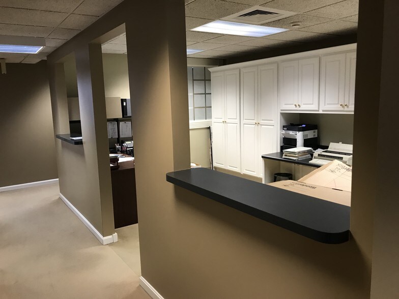 More Photos Of 100 Saint Ann St, Owensboro Office For Lease