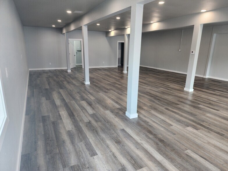 More Photos Of 311 W 3rd St, Grove Storefront Retail Office For Sale