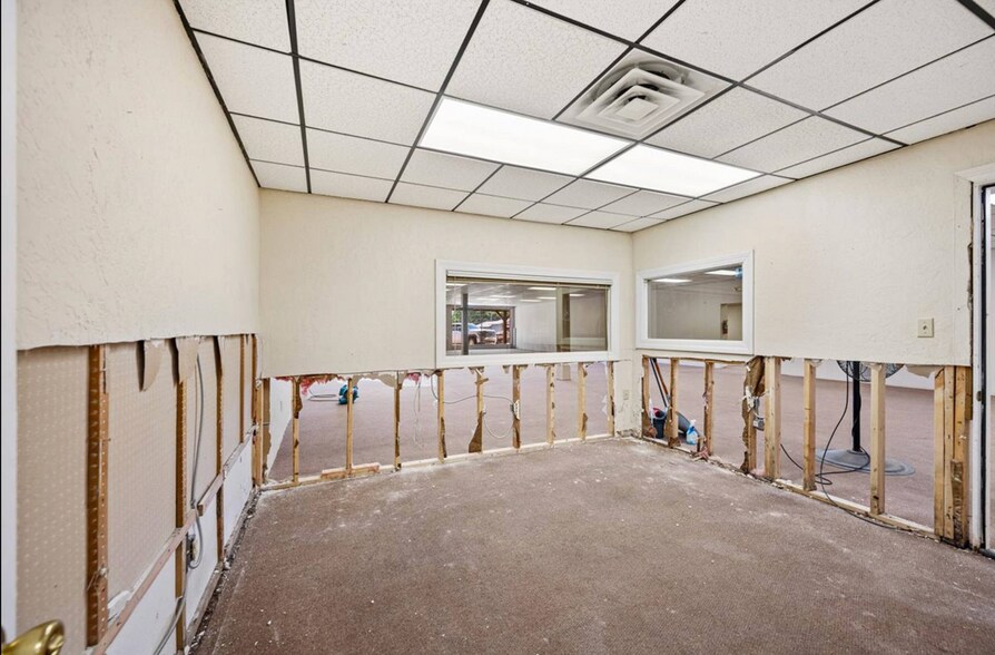 More Photos Of 1511 NW Cache Rd, Lawton General Retail For Sale