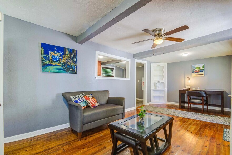 More Photos Of 1502 Market St, Galveston Hospitality For Sale