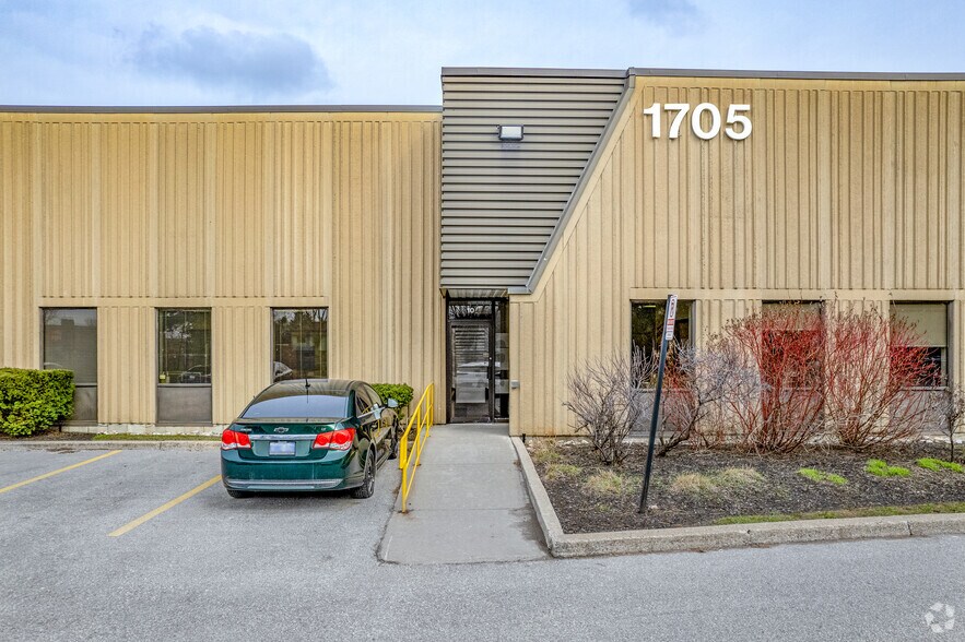 More Photos Of 1705 Argentia Rd, Mississauga Warehouse For Lease