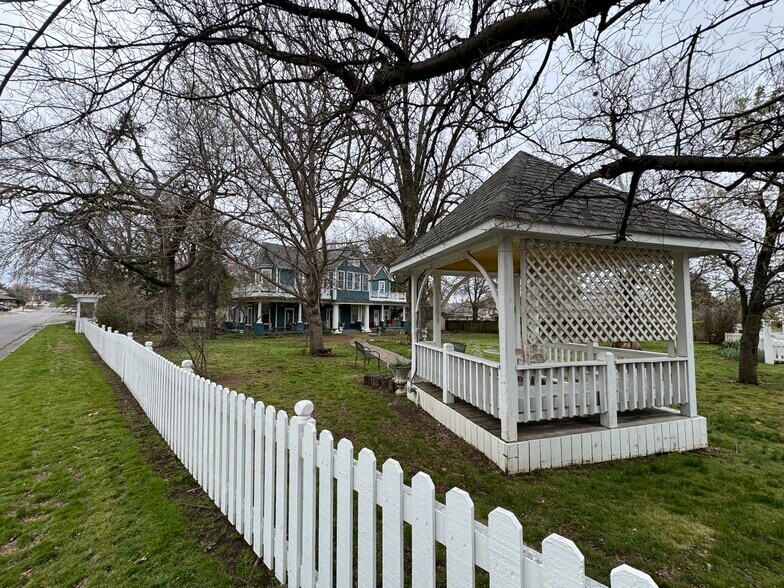 More Photos Of 224 W Chickasaw St, Tahlequah Hospitality For Sale