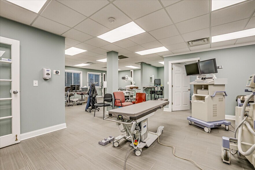 More Photos Of 72 Highway 27, Edison Medical For Sale