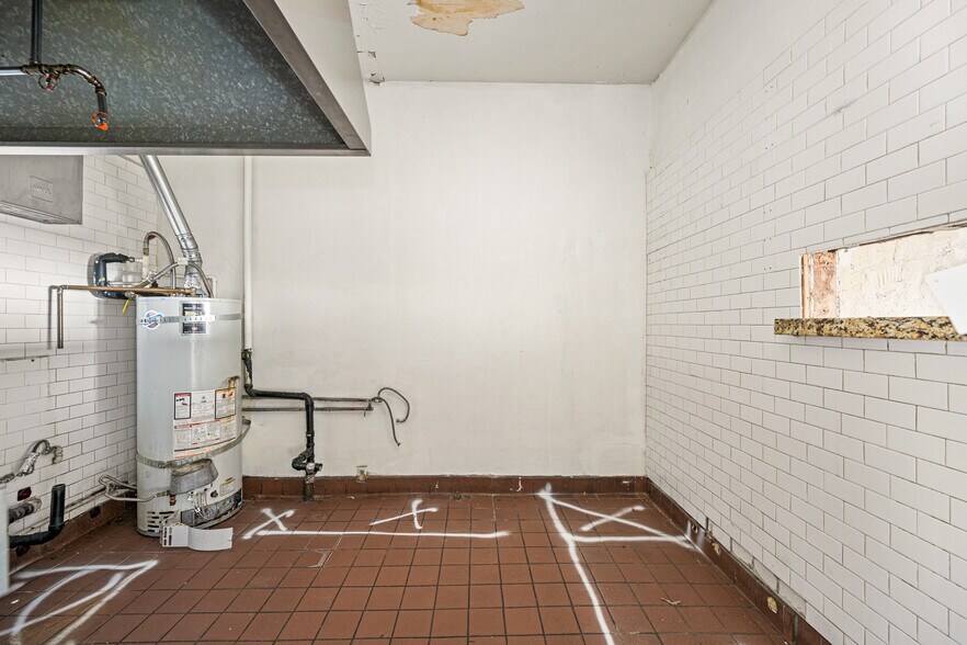 More Photos Of 623 S Anaheim Blvd, Anaheim General Retail For Sale