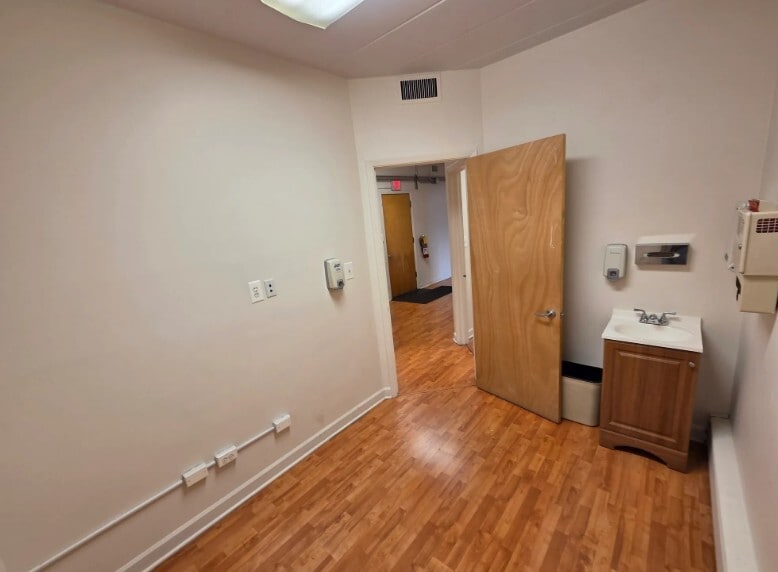 More Photos Of 4900 S Archer Ave, Chicago Office For Sale