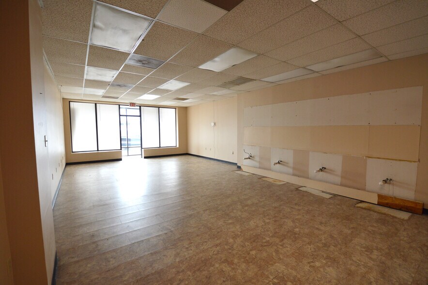 More Photos Of 805 N Center St, Statesville Supermarket For Lease