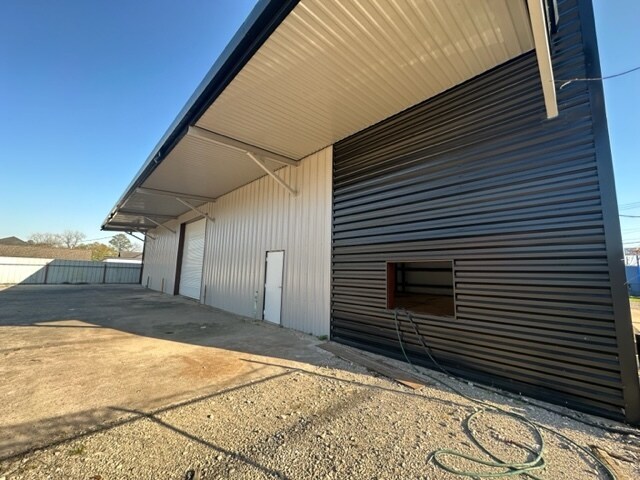 More Photos Of 7902 Irvington, Houston Warehouse For Sale