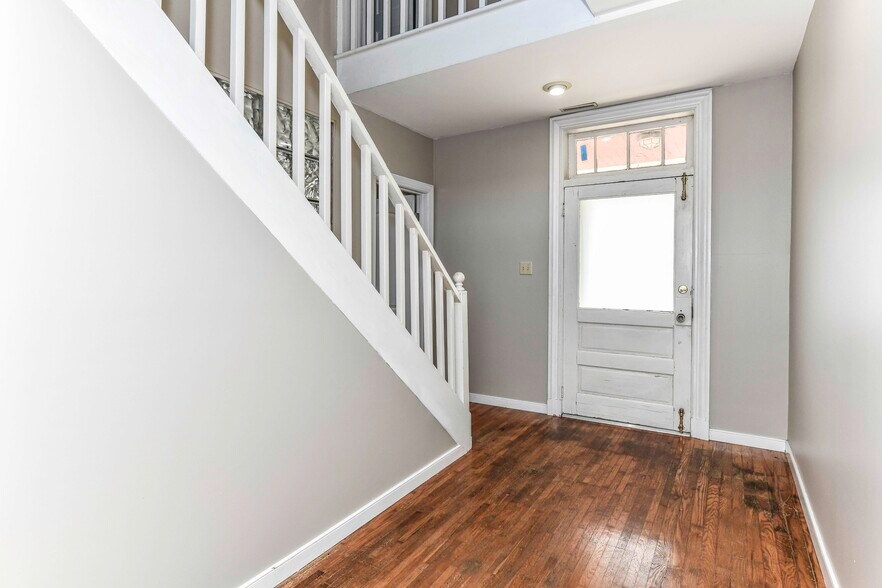 More Photos Of 173 Main St, Stanardsville Flex For Sale