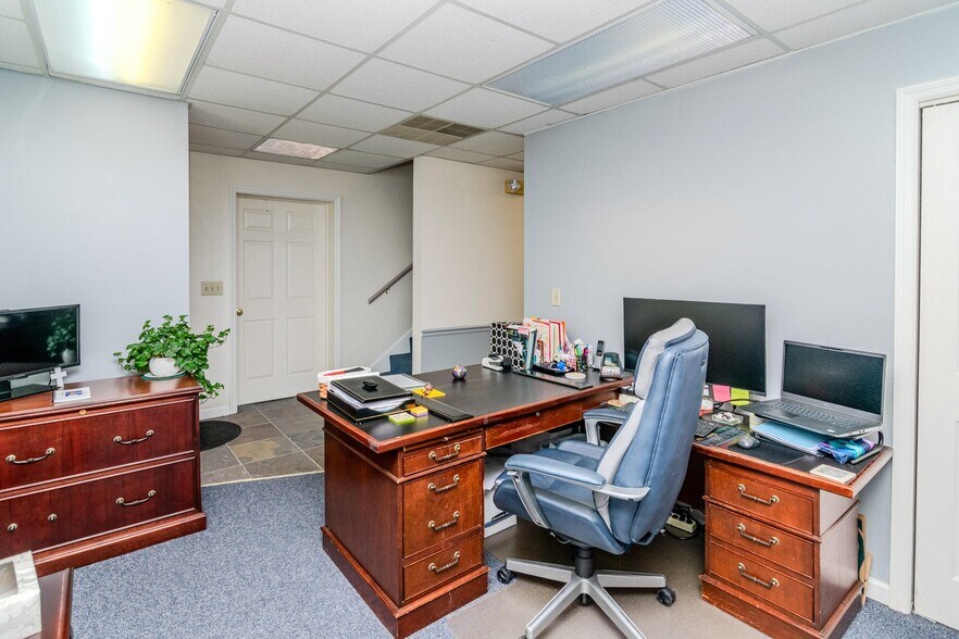 More Photos Of 100-102 Consumer Ln, Frankfort Office For Sale
