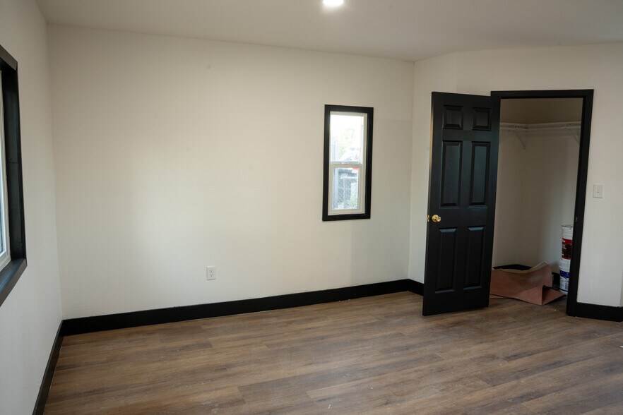 More Photos Of 2505 N State St, Muscoy Flex For Sale