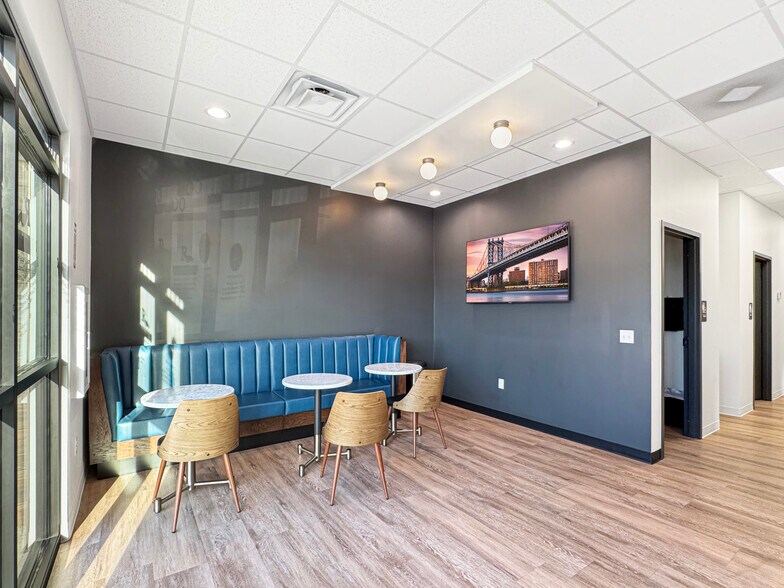 More Photos Of 15105 Crown At Lone Oak Rd, Edmond Office For Lease