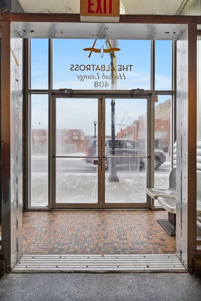 More Photos Of 408 W Walnut St, Springfield Storefront Retail Residential For Lease