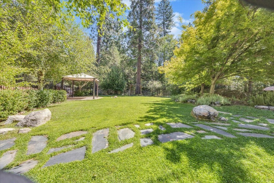 More Photos Of 22732 Middle Camp rd, Sonora Hotel For Sale