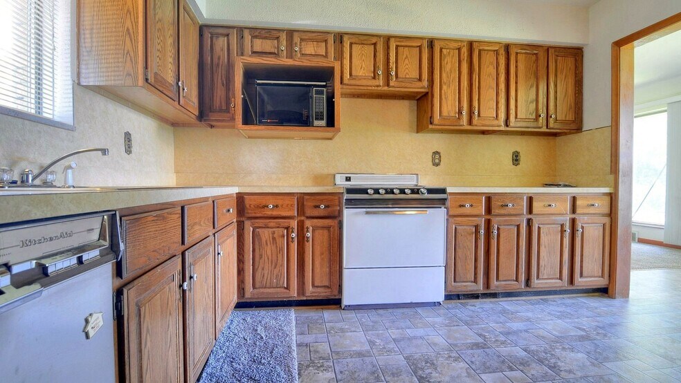 More Photos Of 42431 Mound Rd, Sterling Heights Storefront For Sale