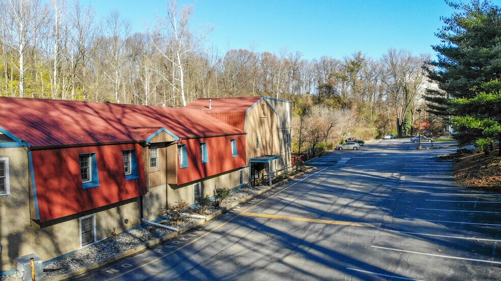More Photos Of 14 Balligomingo Rd, Conshohocken Unknown For Sale