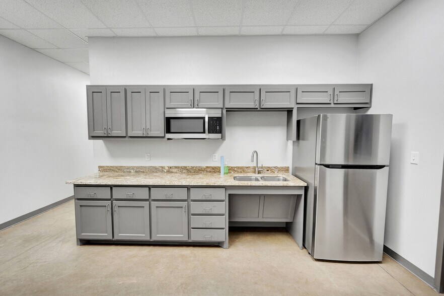 More Photos Of 7509 W Industrial Ave, Midland Warehouse For Lease