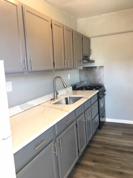 More Photos Of 933 18th St, Des Moines Apartments For Sale