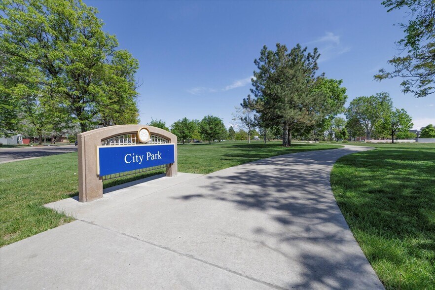 More Photos Of 1923 Dallas St, Aurora Apartments For Sale