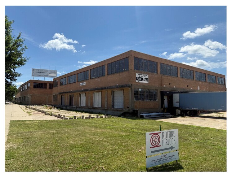More Photos Of 301 W 3rd St, Sterling Manufacturing For Lease