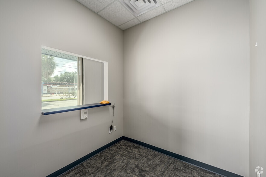 More Photos Of 401 W International Speedway Blvd, Daytona Beach Freestanding For Sale