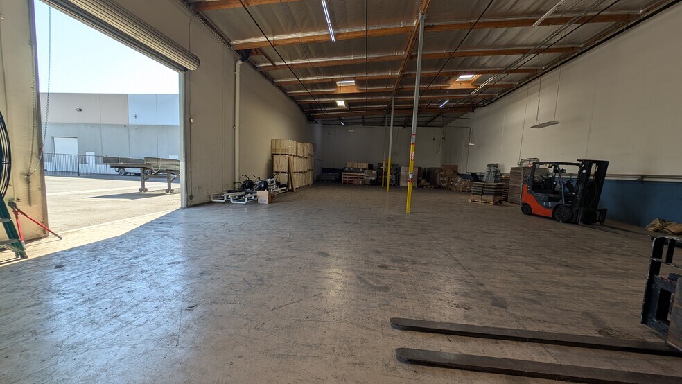 More Photos Of 6638 Doolittle Ave, Riverside Warehouse For Sale