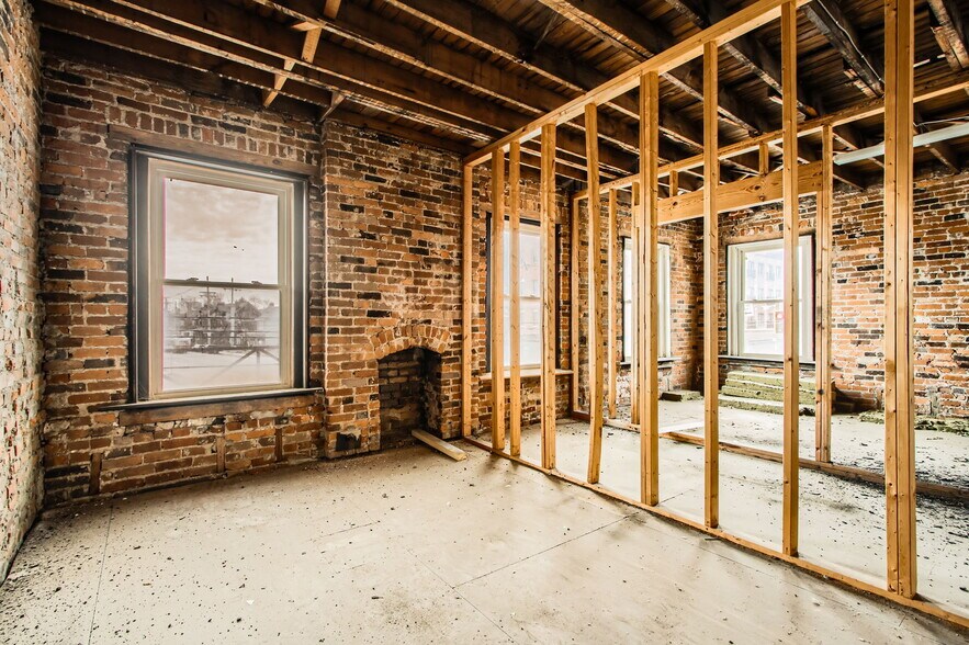 More Photos Of 132 E 5th Ave, Columbus Storefront Retail Residential For Lease