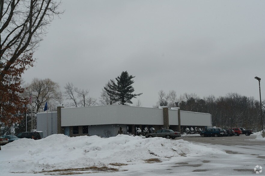 More Photos Of 1340 E Green Bay St, Shawano Office For Sale