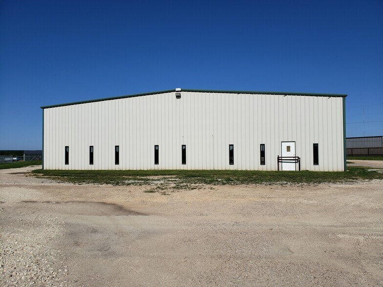 Primary Photo Of 15856 S Interstate 35, Bruceville Industrial For Lease