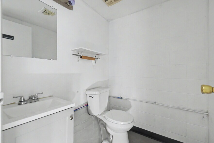 More Photos Of 22909-22917 Van Born Rd, Taylor Freestanding For Sale