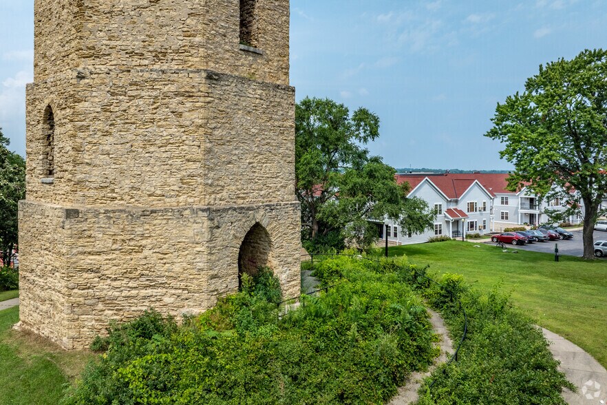 More Photos Of 1035 Pleasant St, Beloit Apartments For Lease