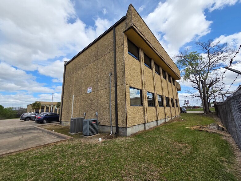 More Photos Of 1844 & 1846 Interstate 10 S, Beaumont Medical For Sale