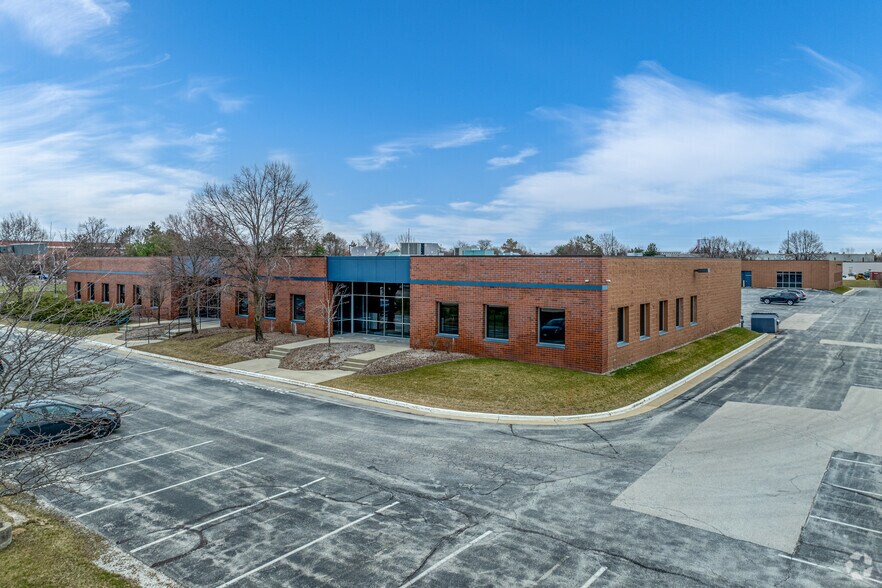More Photos Of N25W23255 Paul Rd, Pewaukee Office For Sale