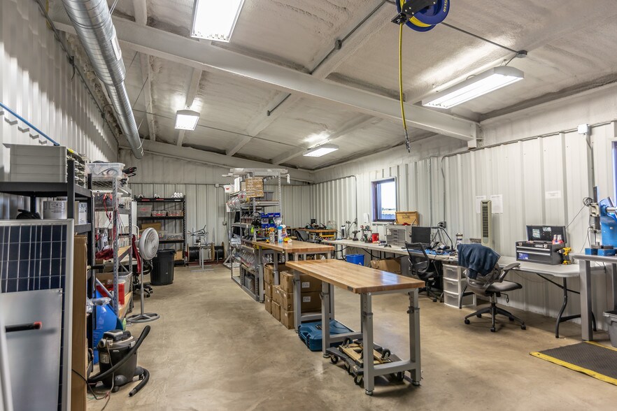 More Photos Of 1520 E Eagle Rd, Weatherford Light Manufacturing For Sale
