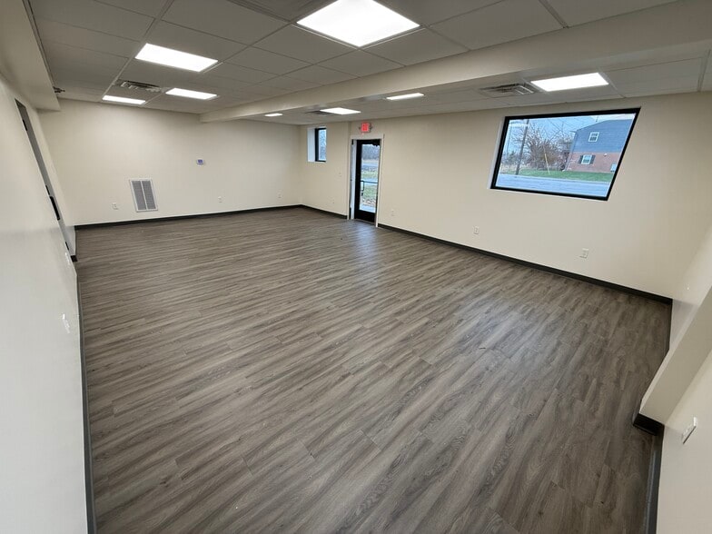 More Photos Of 425 Napoleon Rd, Bowling Green Manufacturing For Lease