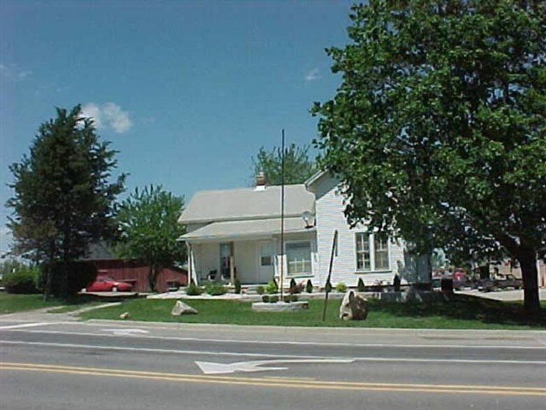 More Photos Of 45390 Grand River Ave, Novi Warehouse For Lease