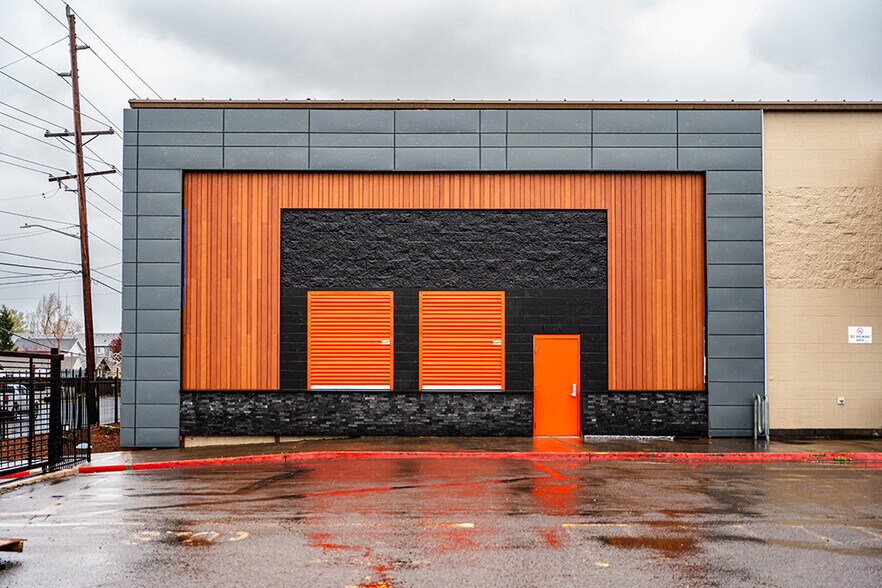 More Photos Of 2000 Queen Ave SE, Albany Self Storage For Sale