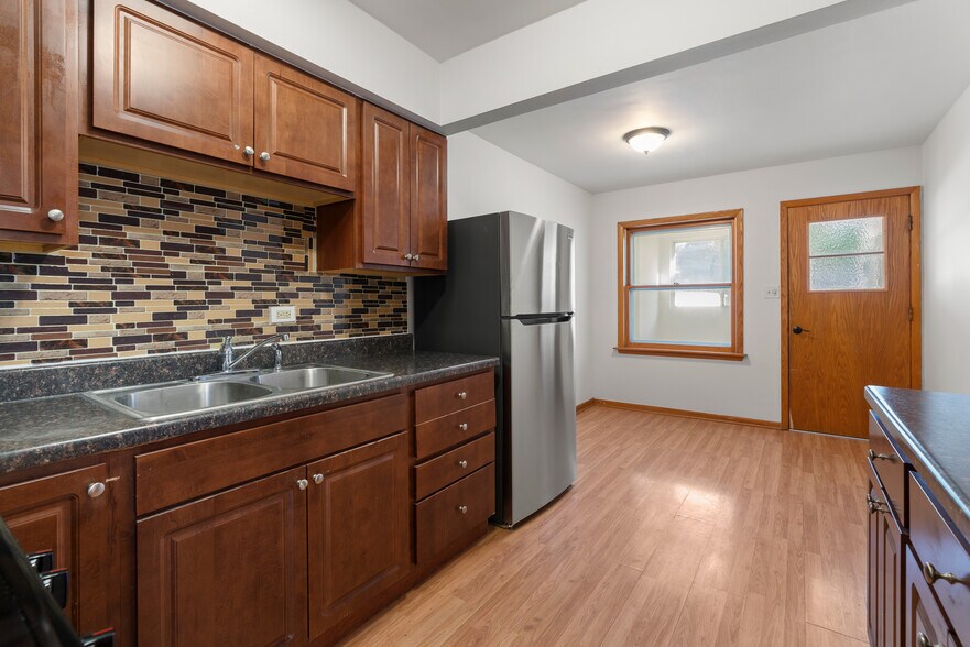 More Photos Of 6135 N Elston Ave, Chicago Office Residential For Sale