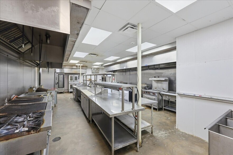 More Photos Of 3720 W Park Ave, Orange Flex For Sale