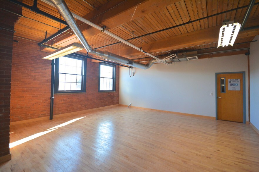 More Photos Of 168 Center St, Southington Industrial For Lease