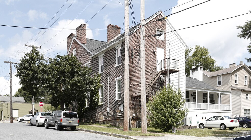 More Photos Of 201 E Main St, Ligonier Township Storefront Retail Office For Lease