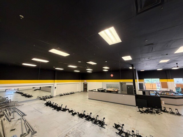 More Photos Of 427 Winsted Rd, Torrington Freestanding For Lease
