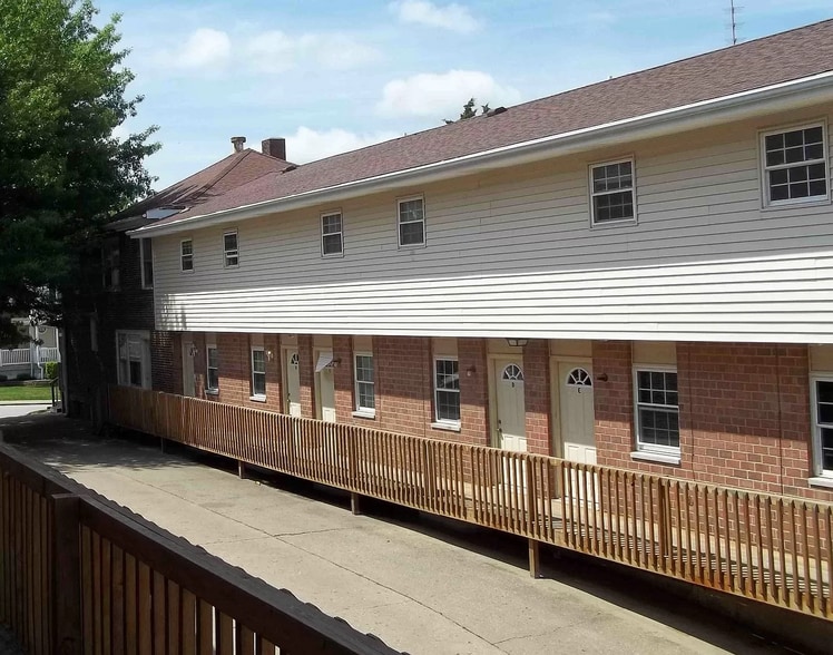 More Photos Of 404-420 W Adams St, Macomb Apartments For Sale