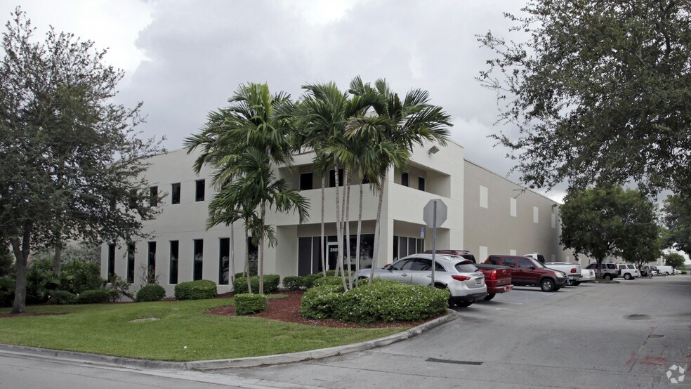 More Photos Of 3505-3591 NW 82nd Ave, Doral Warehouse For Lease
